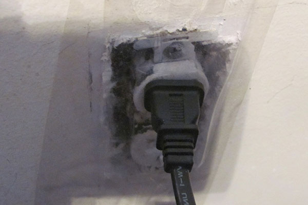 killing bed bug infestation in electrical outlet